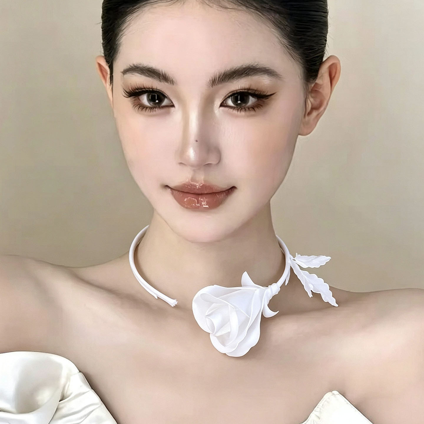 Formal Wear Jewelry For Women - Collier de fleurs roses blanches et